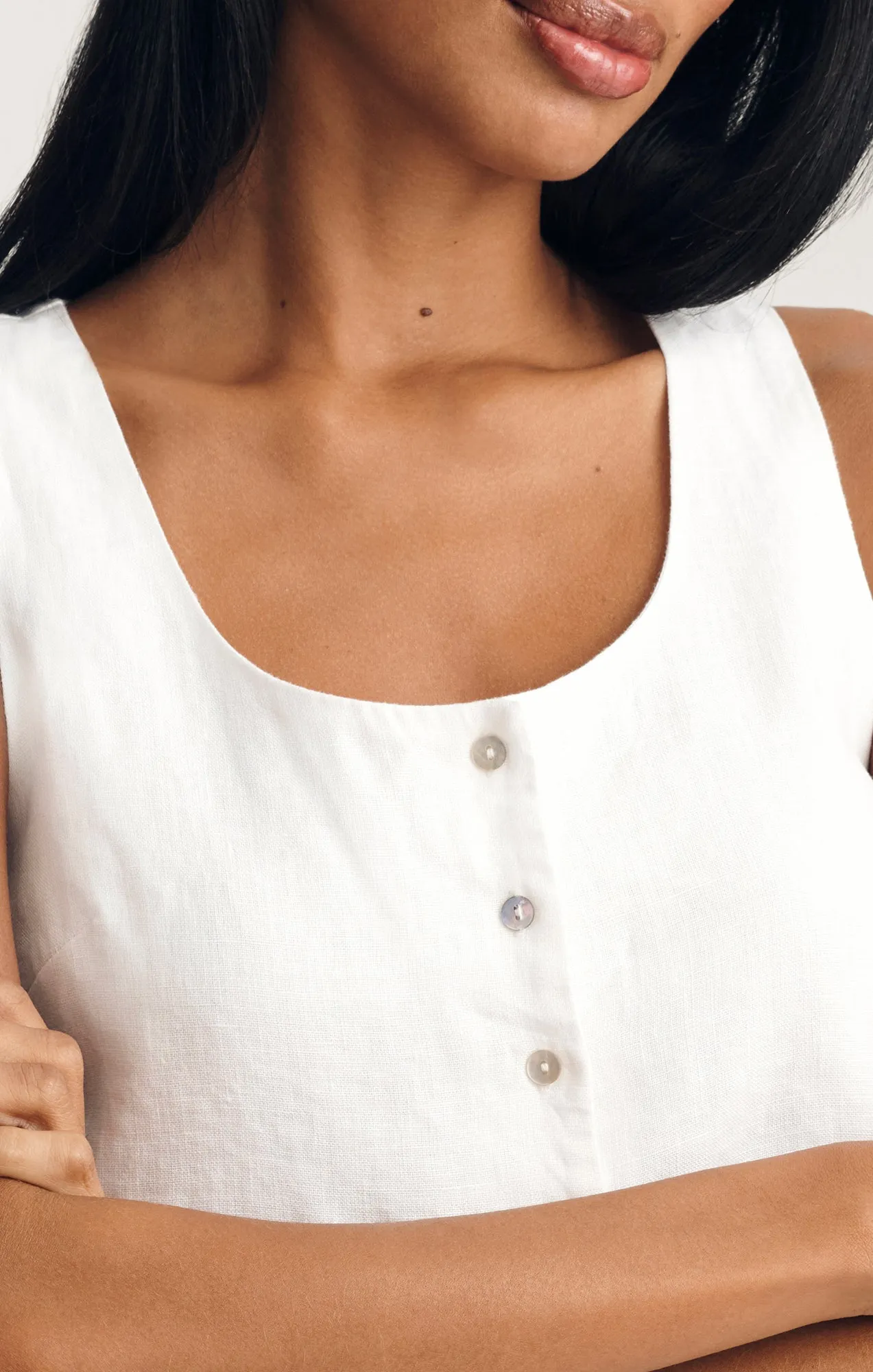 LINEN CROPPED BUTTON-UP TANK TOP IN WHITE sold by Mavi product image thumbnail 3