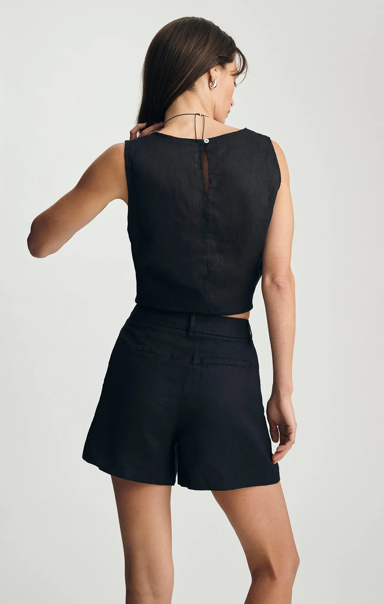 LINEN PLEATED SHORTS IN BLACK sold by Mavi product image thumbnail 4