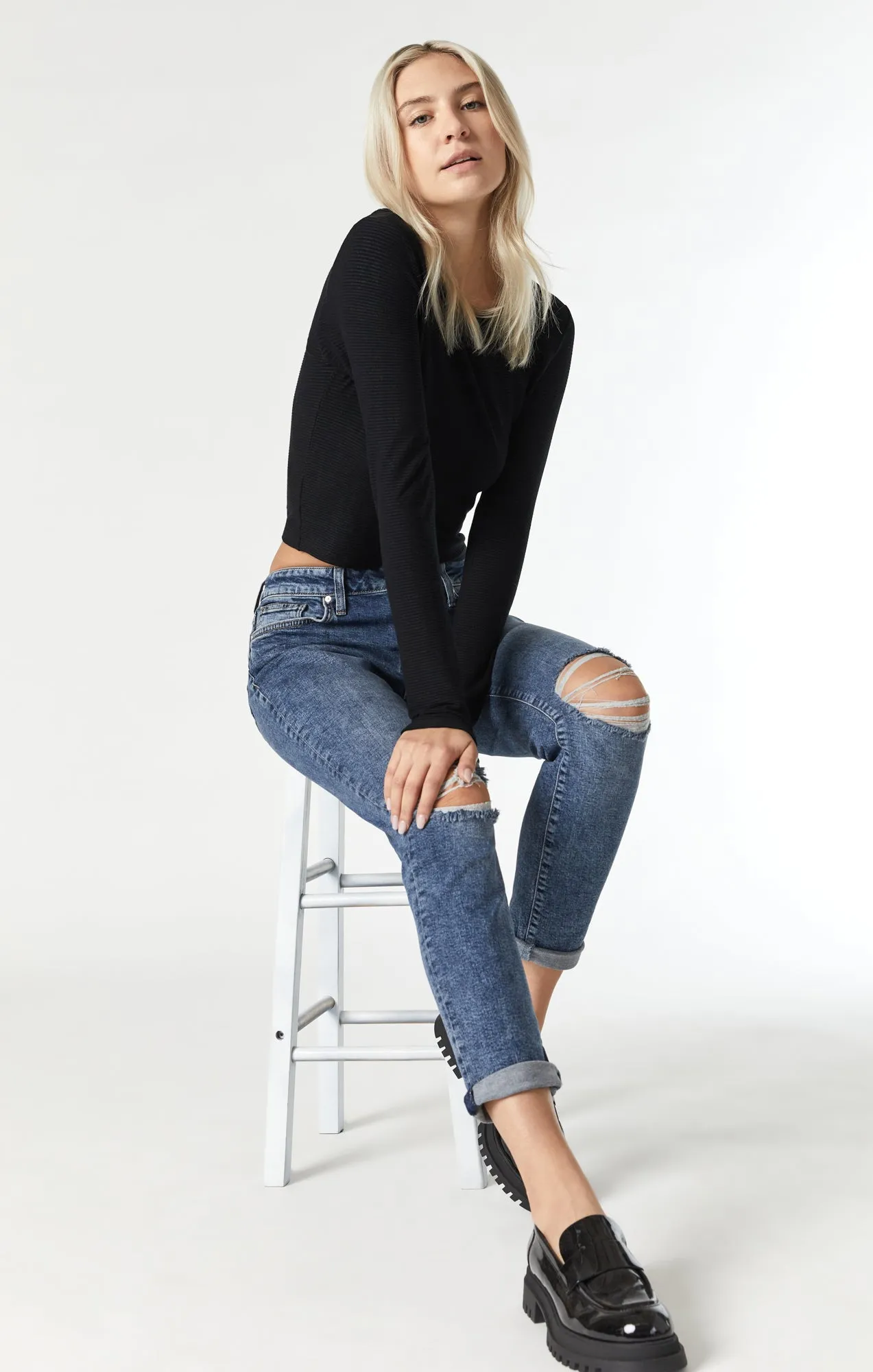 ADA BOYFRIEND JEANS IN MID RIPPED RECYCLE BLUE sold by Mavi