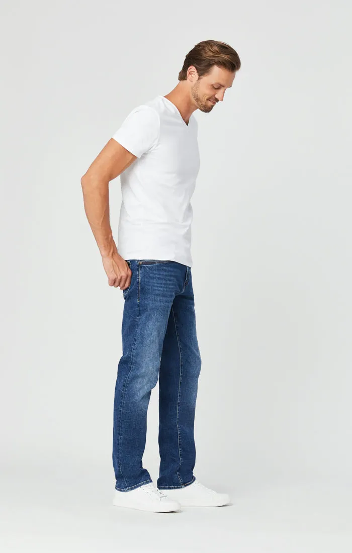 ZACH STRAIGHT LEG JEANS IN MID BLUE ORGANIC MOVE sold by Mavi product image thumbnail 2