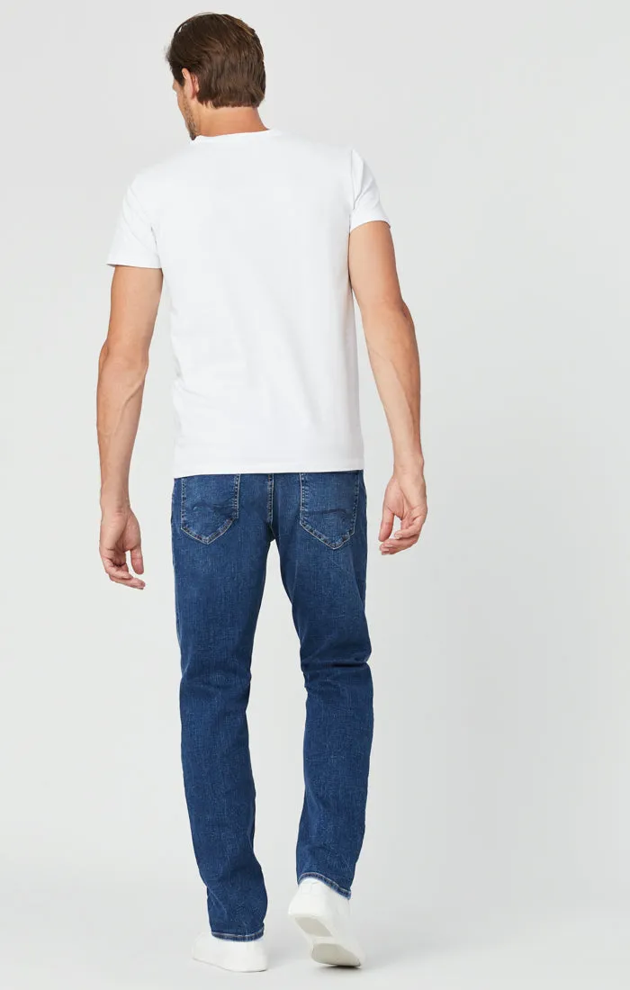 ZACH STRAIGHT LEG JEANS IN MID BLUE ORGANIC MOVE sold by Mavi product image thumbnail 4