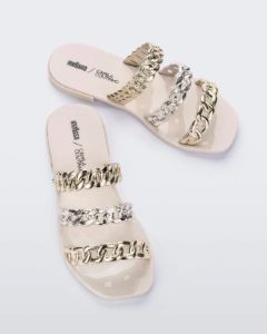 Feel sold by Melissa