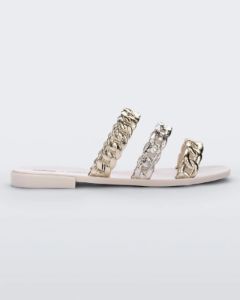 Feel sold by Melissa