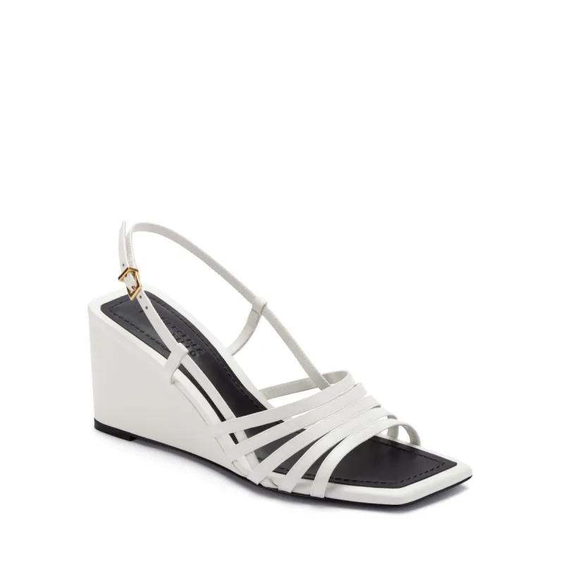 Julia – Cream sold by MERCEDES CASTILLO