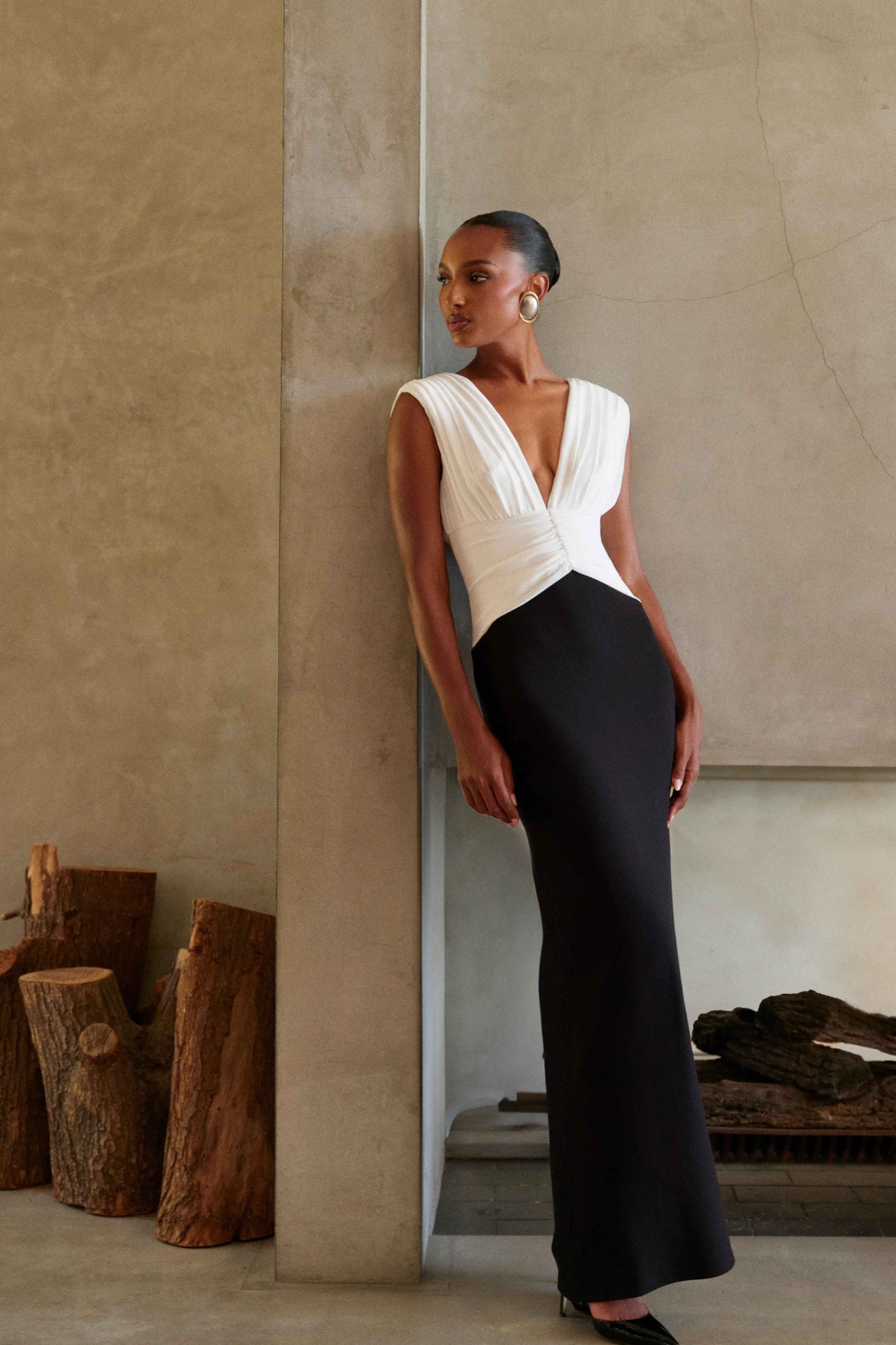 Monique Contrast Maxi Dress - Black sold by Meshki product image thumbnail 2