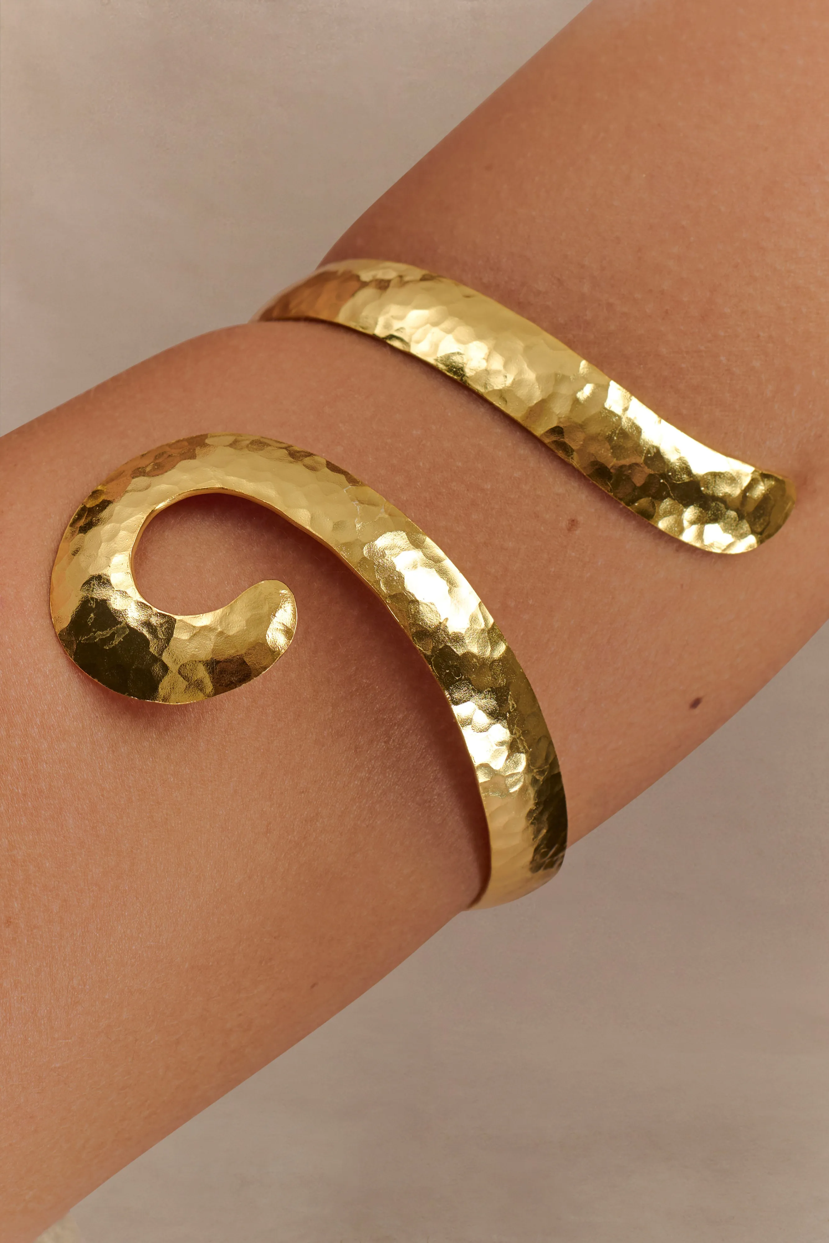 Hyacinth Textured Swirl Arm Band - Gold sold by Meshki product image thumbnail 3