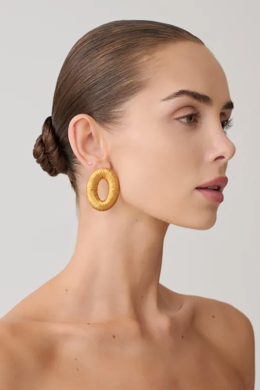 Yara Metal Wounded Stud Earring - Gold made by Meshki