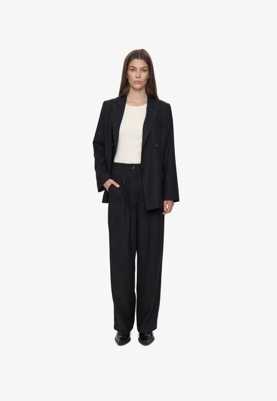 Chloe pants 4527 - Black sold by Minimum