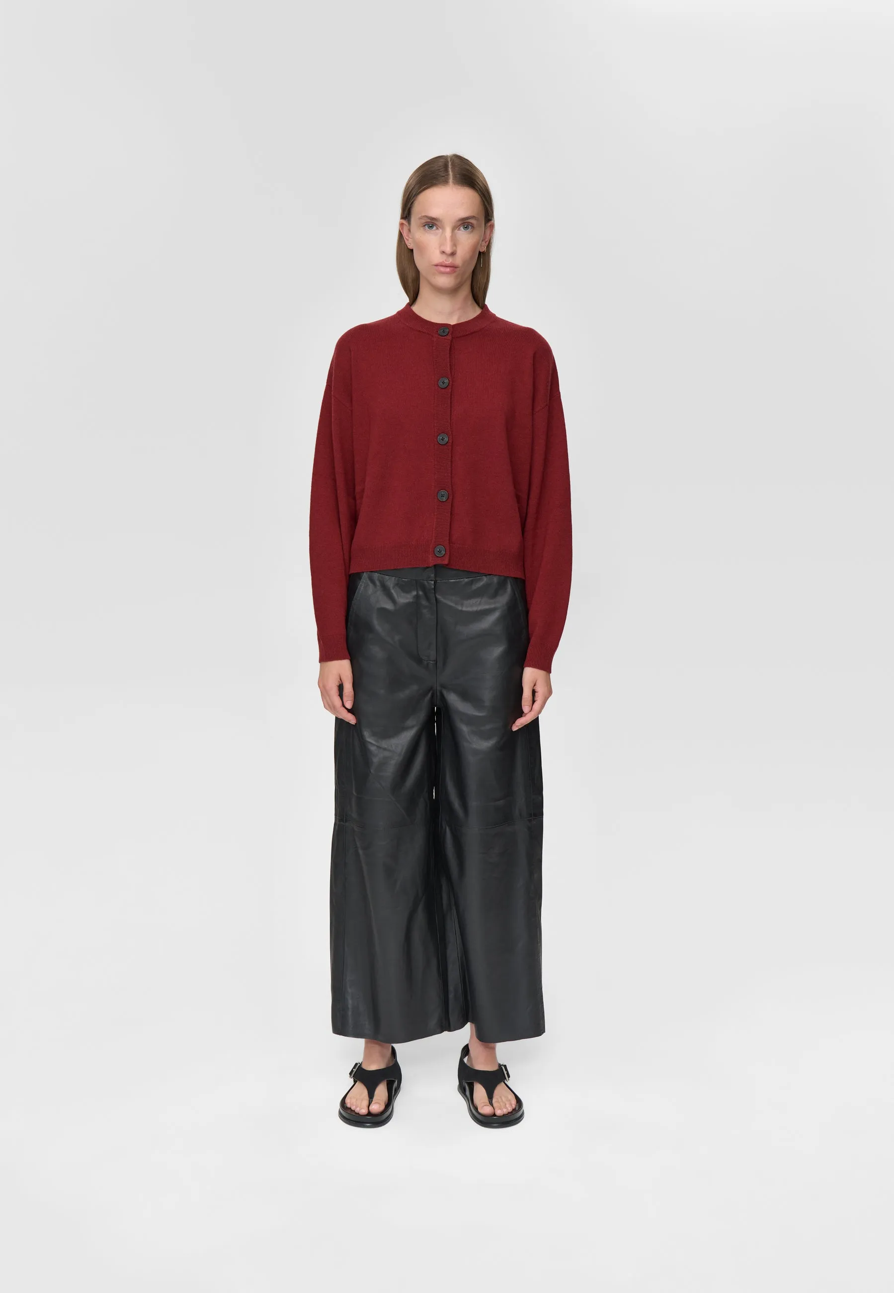 Assiana cardigan 3801 - Merlot sold by Minimum