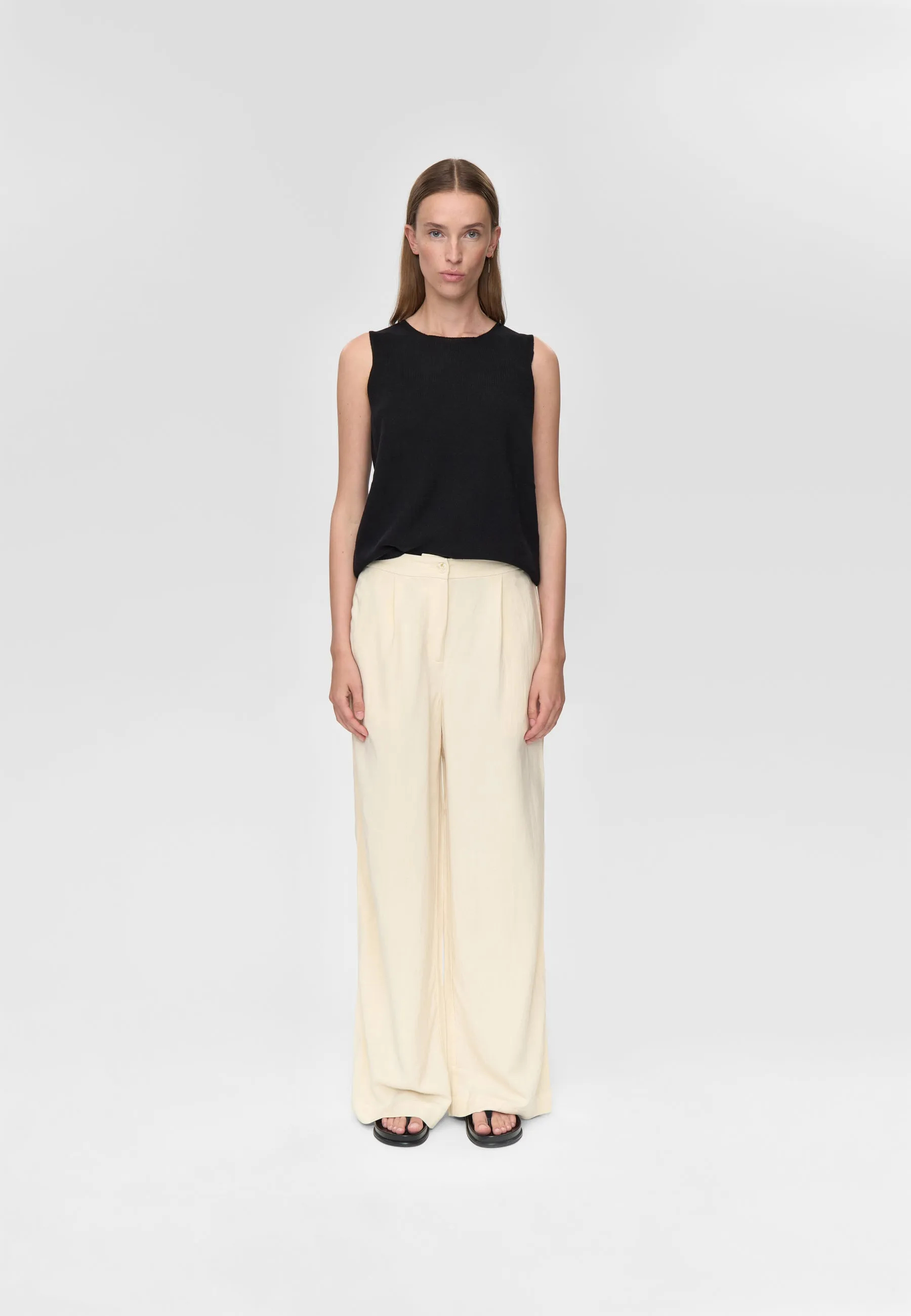 Auburns 3801 Gilet - Black sold by Minimum