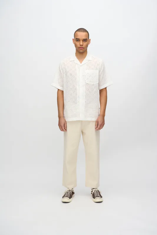 Hayden relaxed short sleeved shirt in broderie anglaise 4295 - Coco Milk sold by Minimum