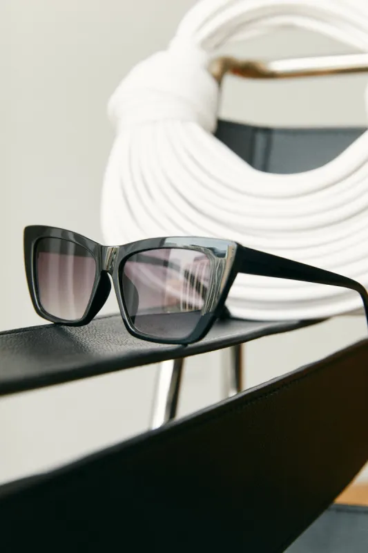 Weekend Mode - Black sold by Miss Lola