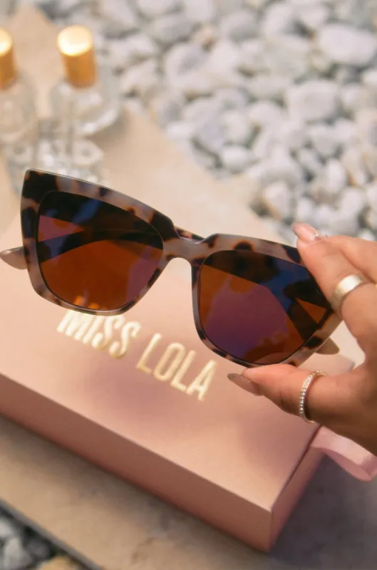 Poolside Views - Tortoise made by Miss Lola