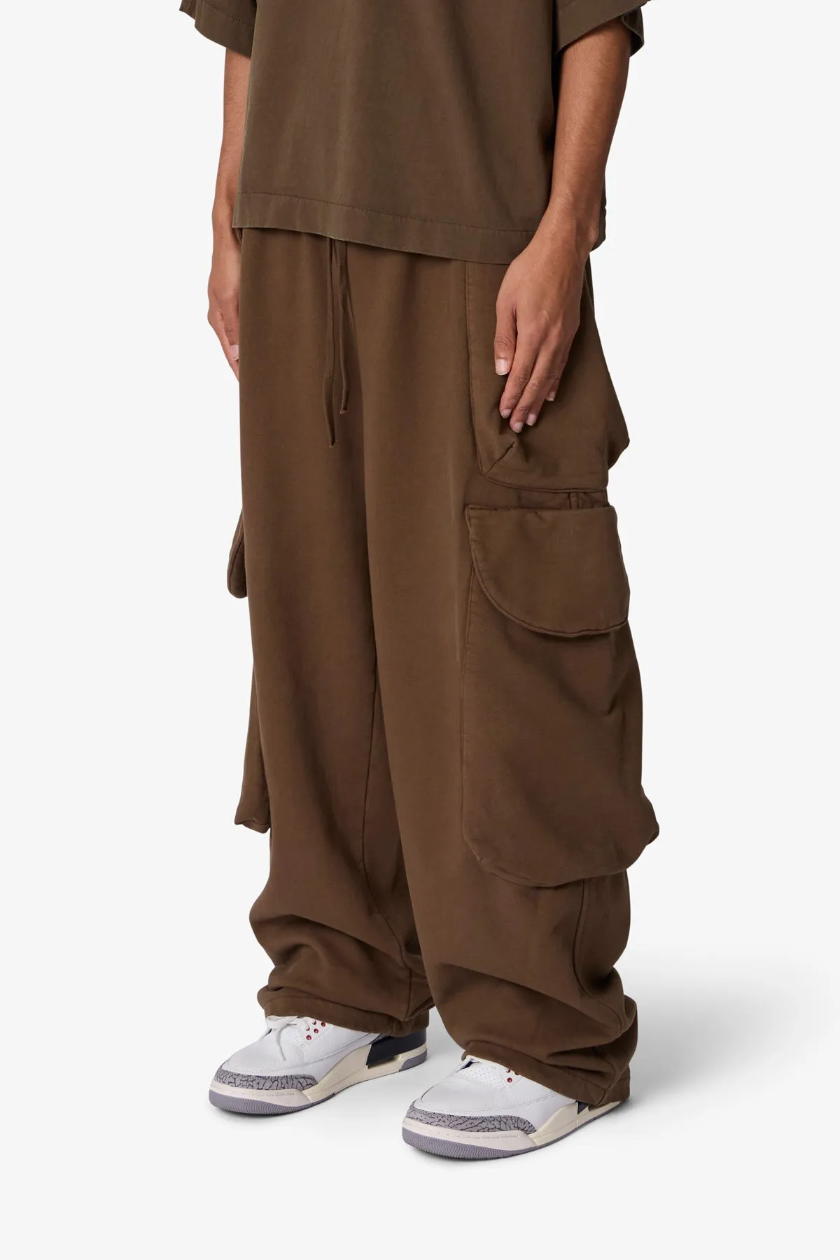 Side Cargo Pocket Sweatpants - Olive sold by MNML product image thumbnail 3