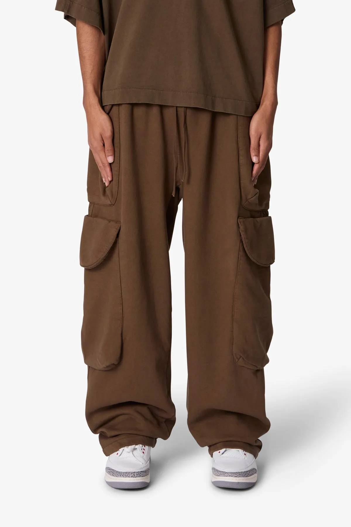 Side Cargo Pocket Sweatpants - Olive sold by MNML product image thumbnail 2