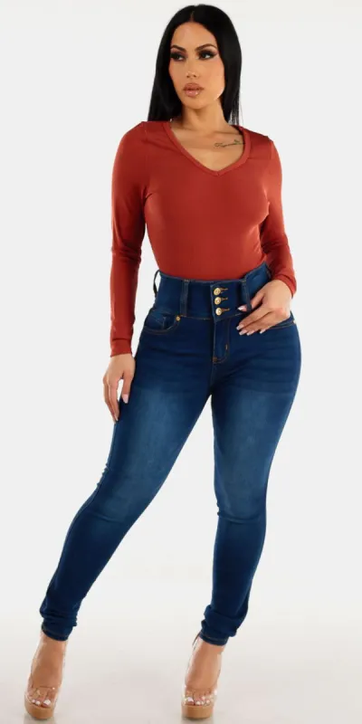 Levantacola Denim V-Neck Set sold by Moda