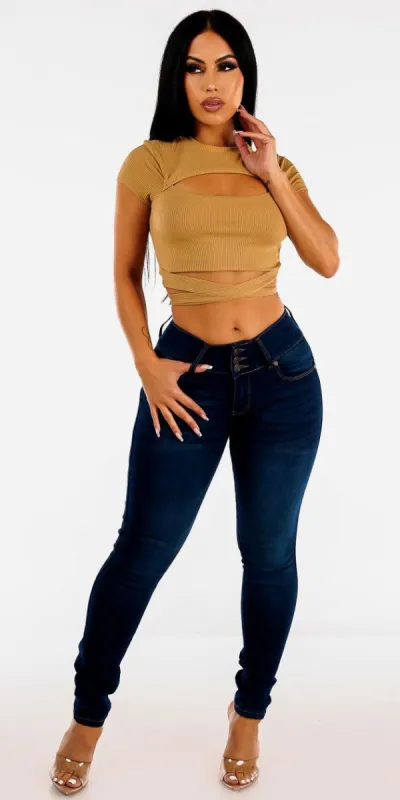 Levantacola Mid Rise Dark Wash Skinny Jeans with Short Sleeve Waist Tie Khaki Crop Top sold by Moda