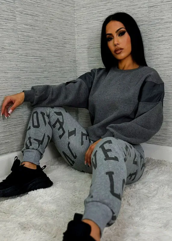 Long Sleeve Fleece Cargo Style Pullover Charcoal sold by Moda