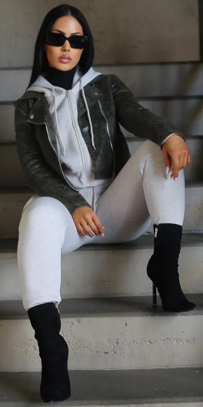 Snake Print Layered Fleece Look sold by Moda