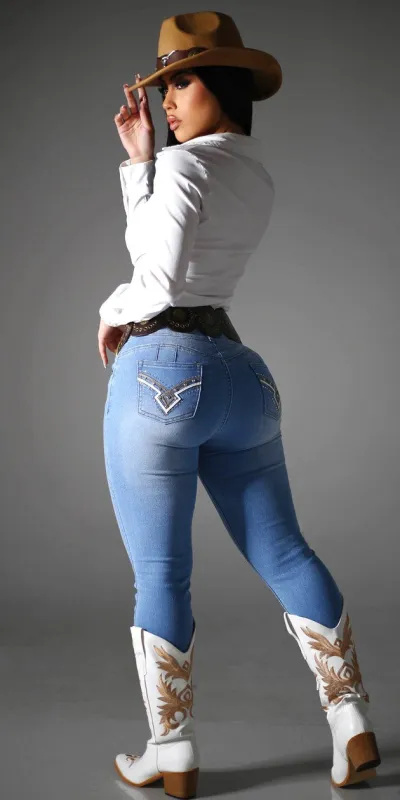 Ruched Butt Lift Skinnies Look sold by Moda