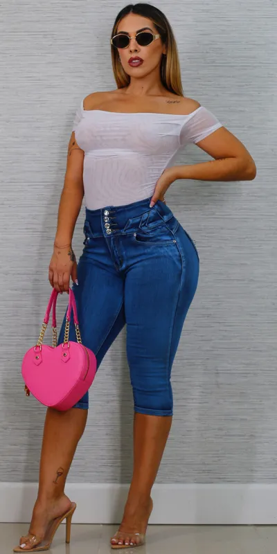 White Levantacola Capris Look made by Moda