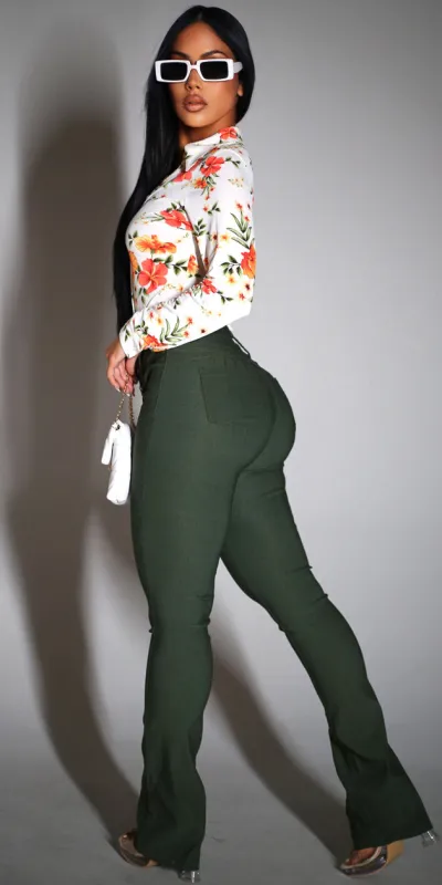 Floral Levantacola Bootcut Pants Set sold by Moda