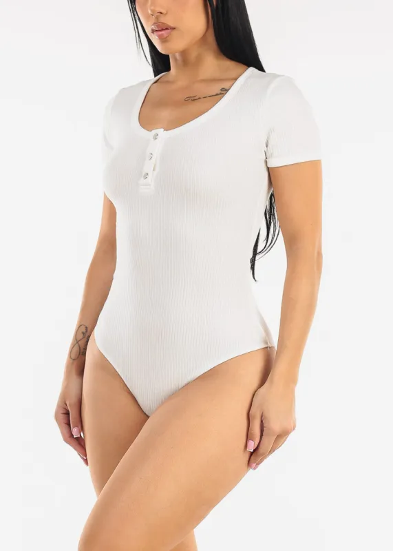Short Sleeve Stretch Ribbed Bodysuit Off White made by Moda