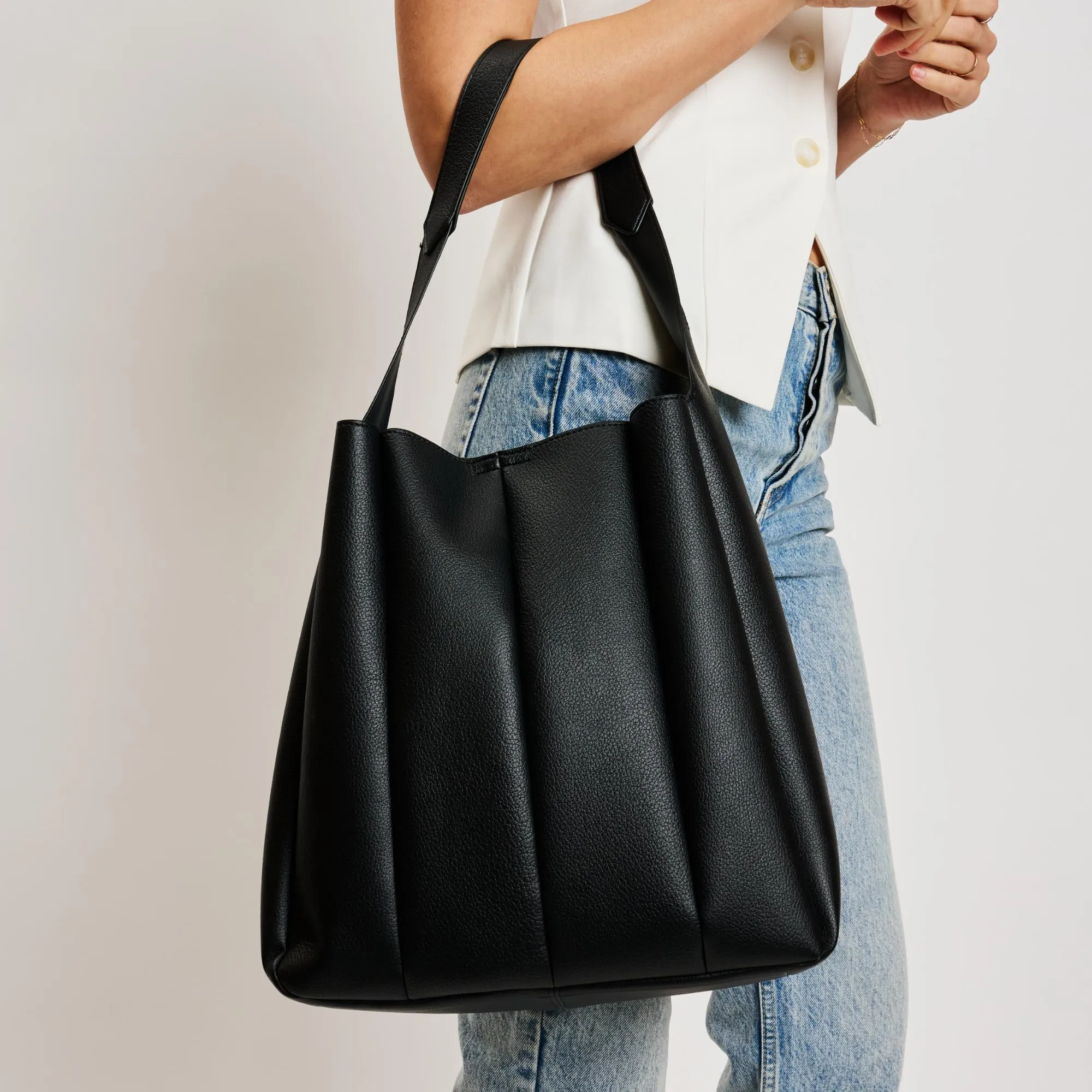 Zelda Hobo sold by Moda Luxe product image thumbnail 4