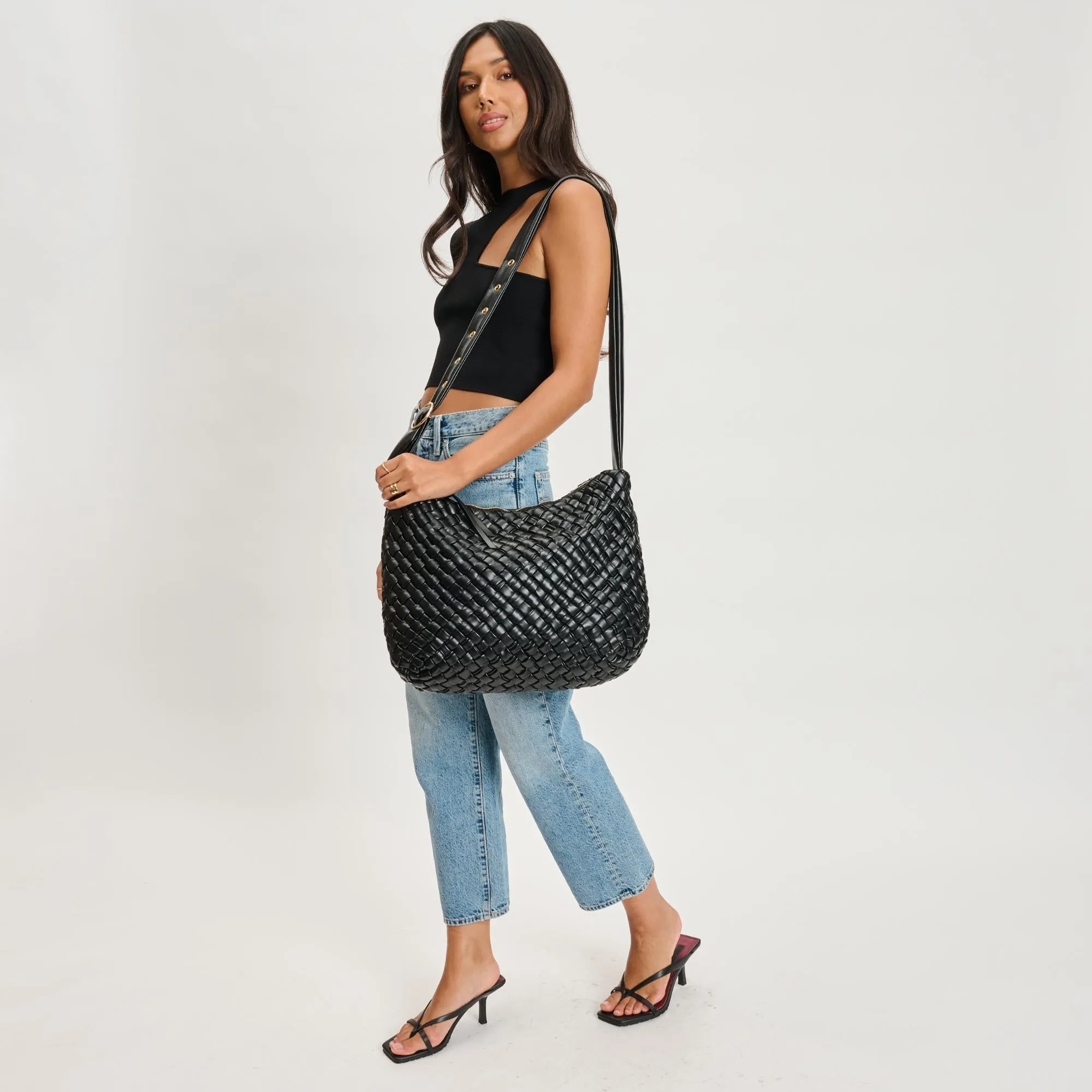 Classica Crossbody sold by Moda Luxe product image thumbnail 2