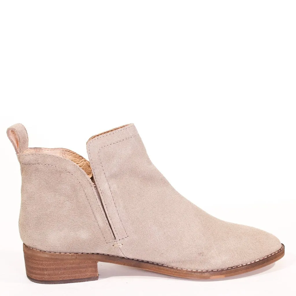 Kelly Chelsea Boots sold by Modcloth product image thumbnail 4
