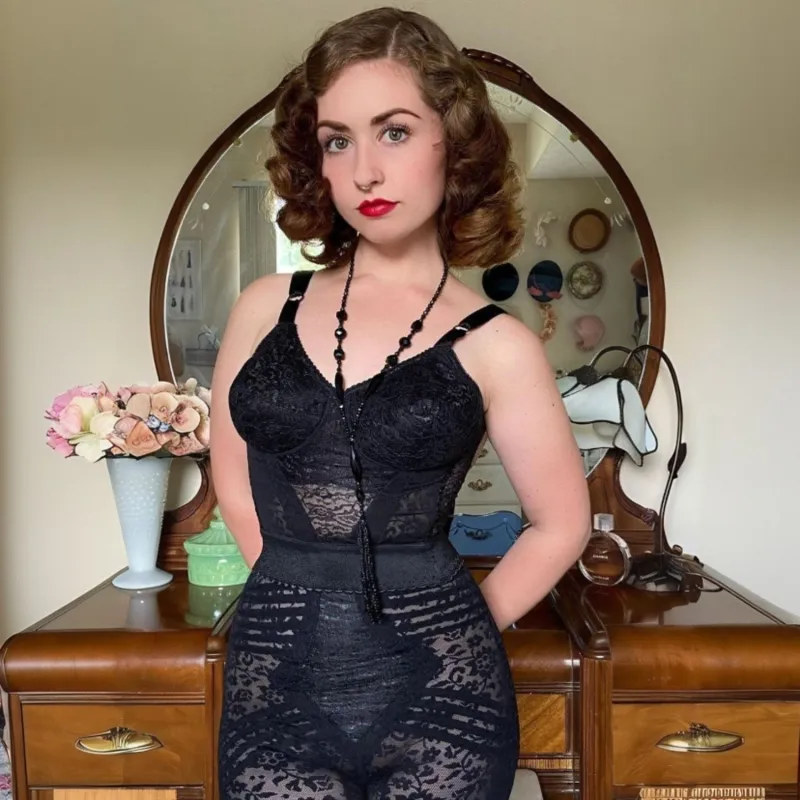 Style 6207 |  No Roll High Waist Lace Thigh Slimmer with Extra Firm Support sold by Modcloth