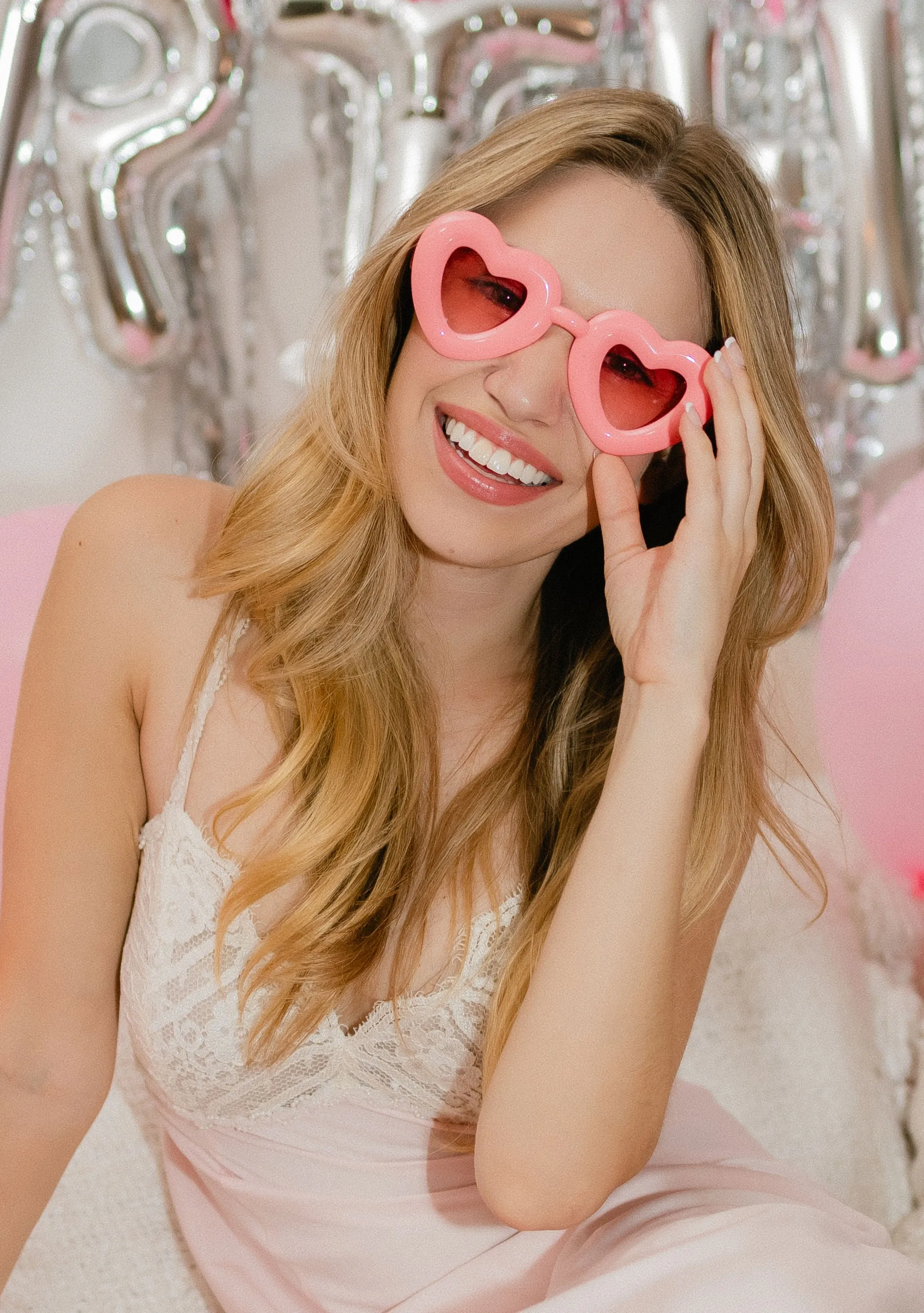 LOVE BUBBLES Sunglasses - Pink or White sold by Modcloth product image thumbnail 3