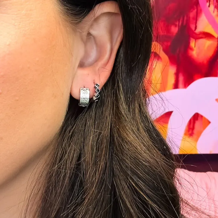 Paisley Super Chunky Huggie Hoop Earrings sold by Modcloth product image thumbnail 2