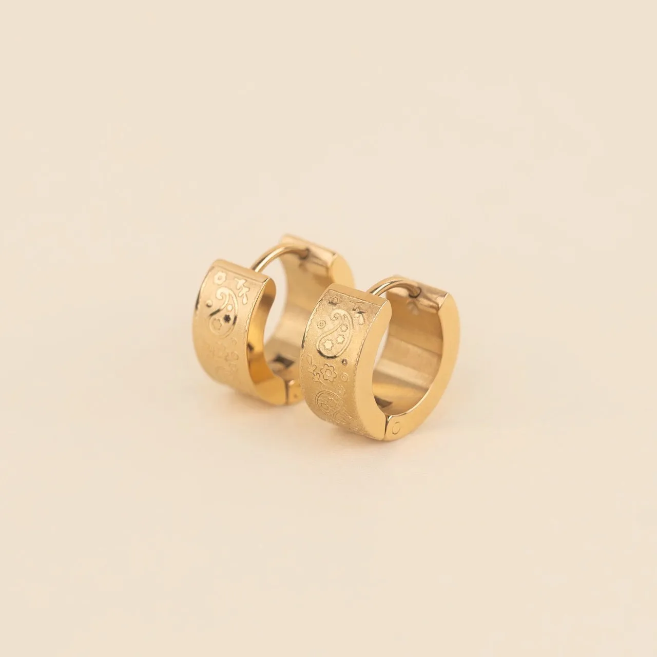 Paisley Super Chunky Huggie Hoop Earrings sold by Modcloth product image thumbnail 3
