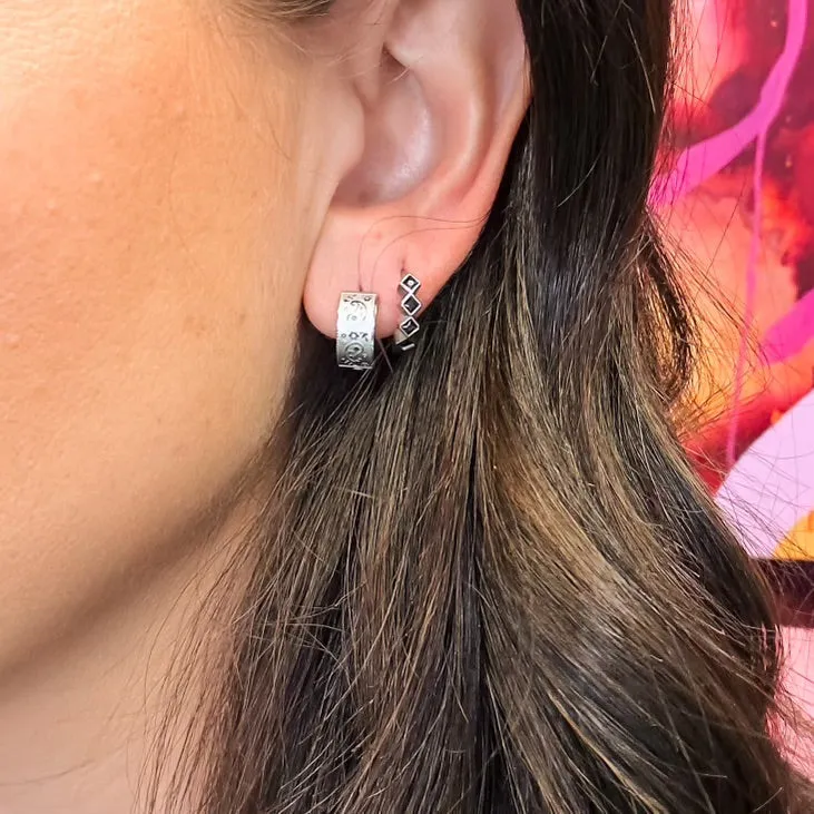 Paisley Super Chunky Huggie Hoop Earrings sold by Modcloth product image thumbnail 5