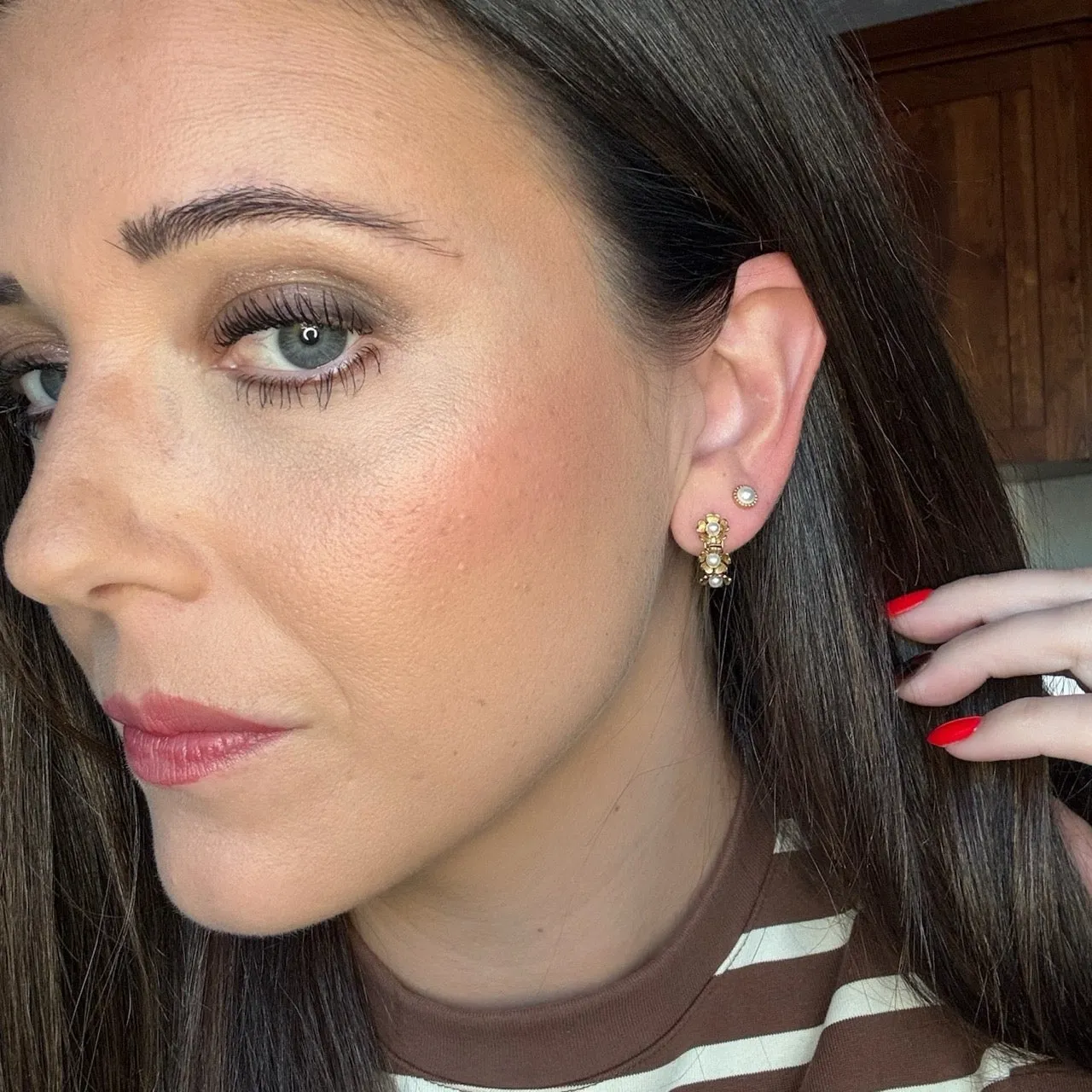 Pearl Flower Chunky 3D Huggie Hoop Earrings sold by Modcloth product image thumbnail 2