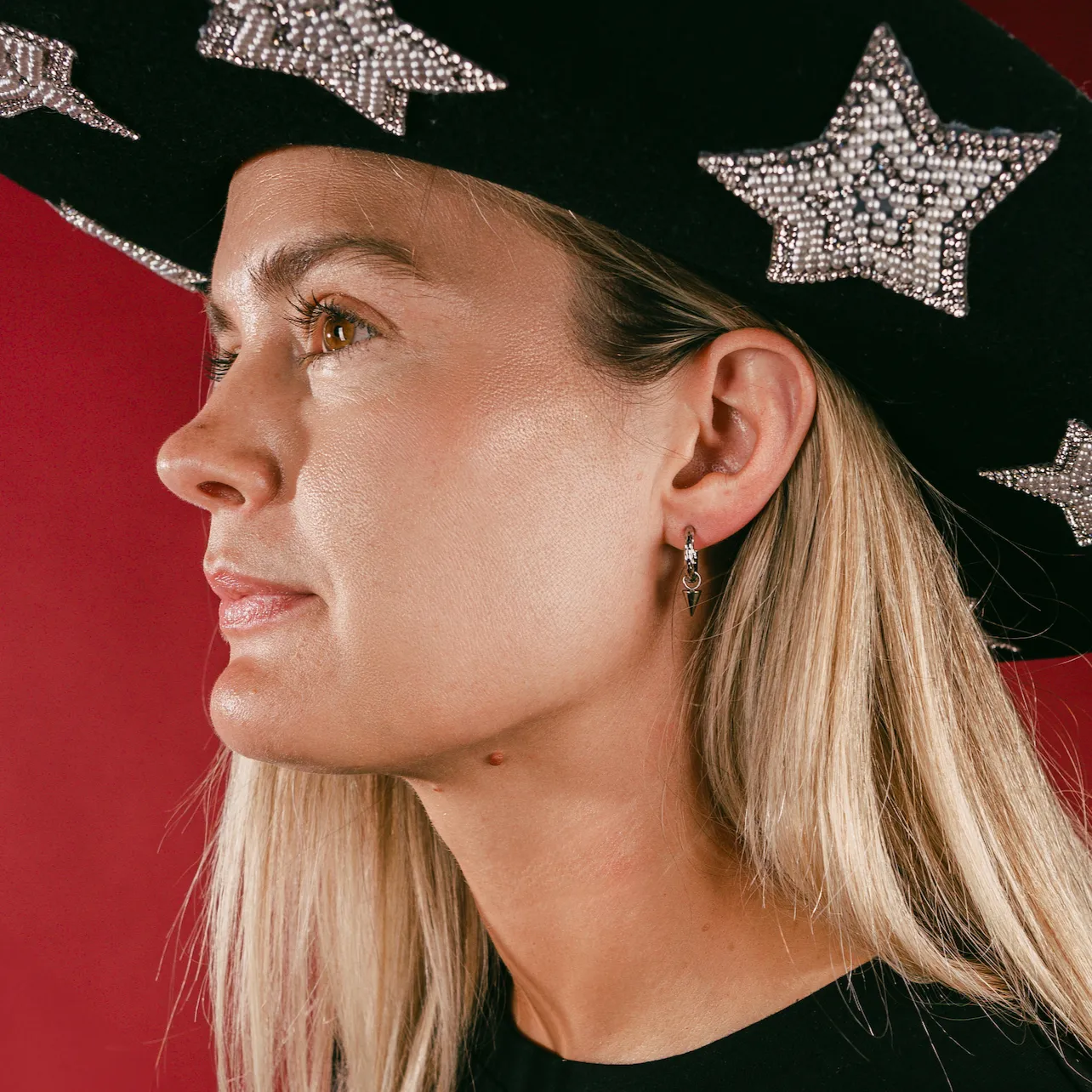 Hammered Rounded Huggie Hoop Earrings sold by Modcloth product image thumbnail 2