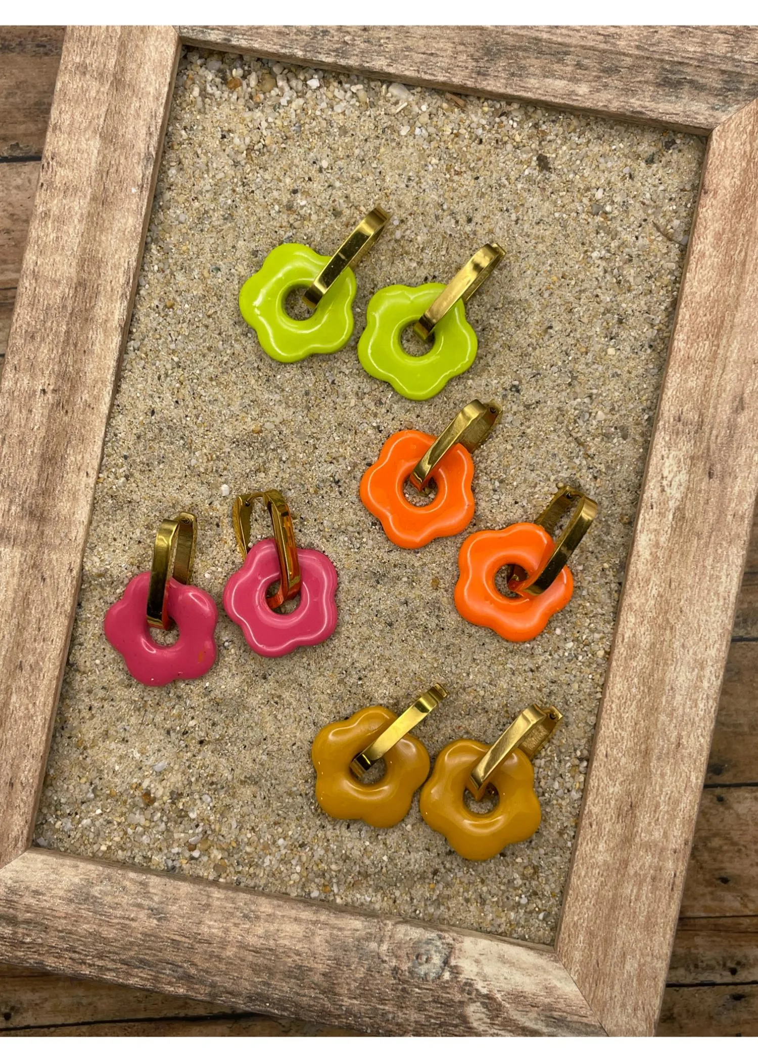 Mod Flower Huggie Hoop Earrings sold by Modcloth product image thumbnail 4