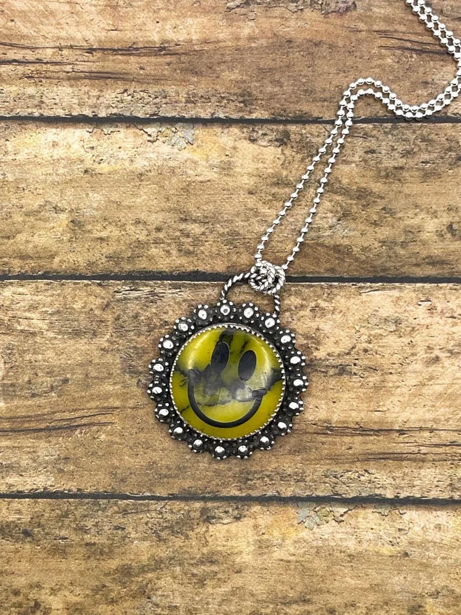 Quin - Smiley Face with Daisy Flowers Pendant Necklace sold by Modcloth product image thumbnail 2