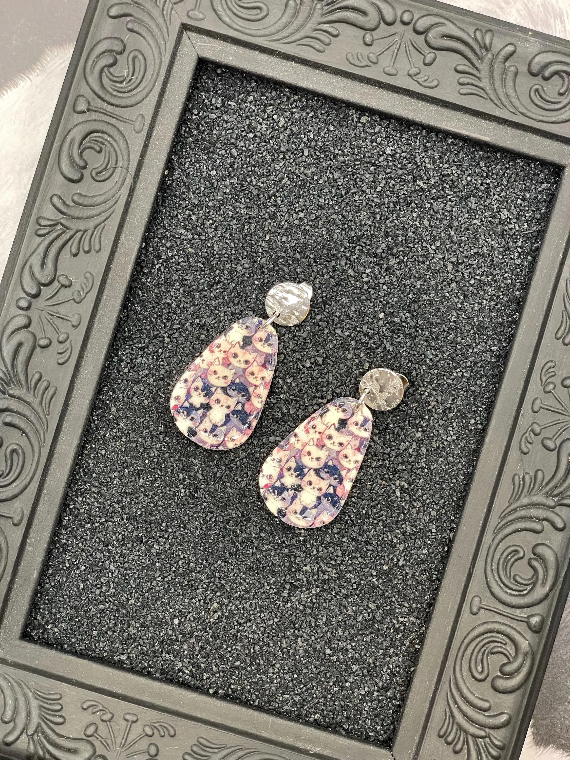 Cat Lover - Retro Kitty Printed Dangle Earrings: Handmade Polymer Clay sold by Modcloth product image thumbnail 3