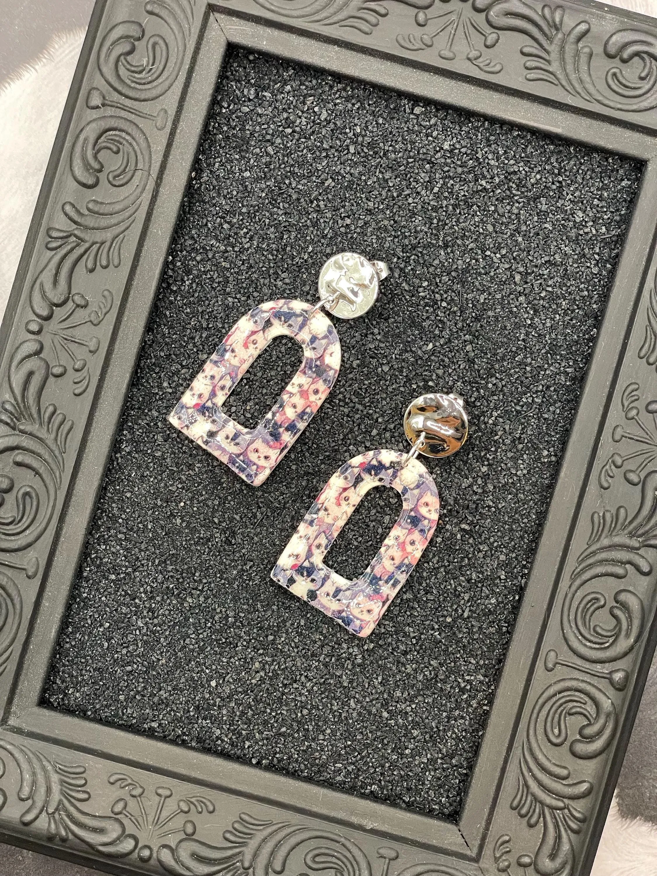Cat Lover - Retro Kitty Printed Arched Dangle Earrings: Handmade Polymer Clay sold by Modcloth product image thumbnail 3