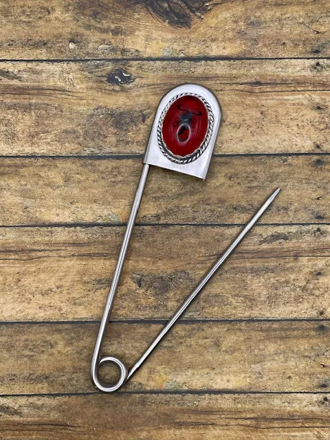 Winter - Jumbo Safety Pin with Black Scorpion in Red Resin Cabochon sold by Modcloth product image thumbnail 3