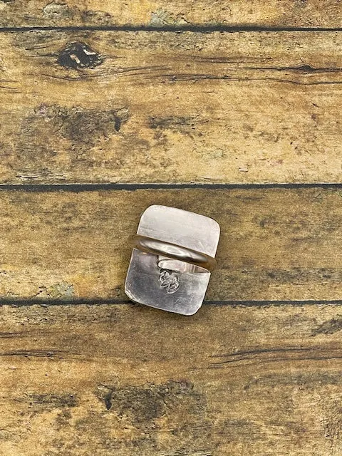 Lance - Onyx Playing Card Ring sold by Modcloth product image thumbnail 2