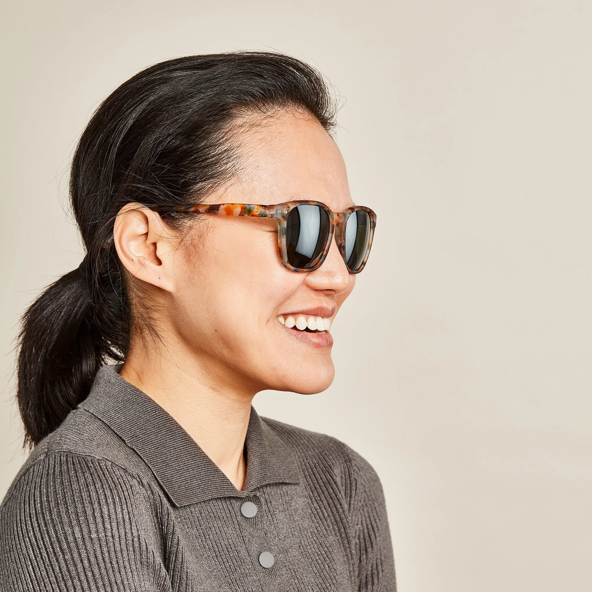 IZIPIZI Tapered Square Sunglasses #E - Tortoise - Green Lenses sold by Moma product image thumbnail 4