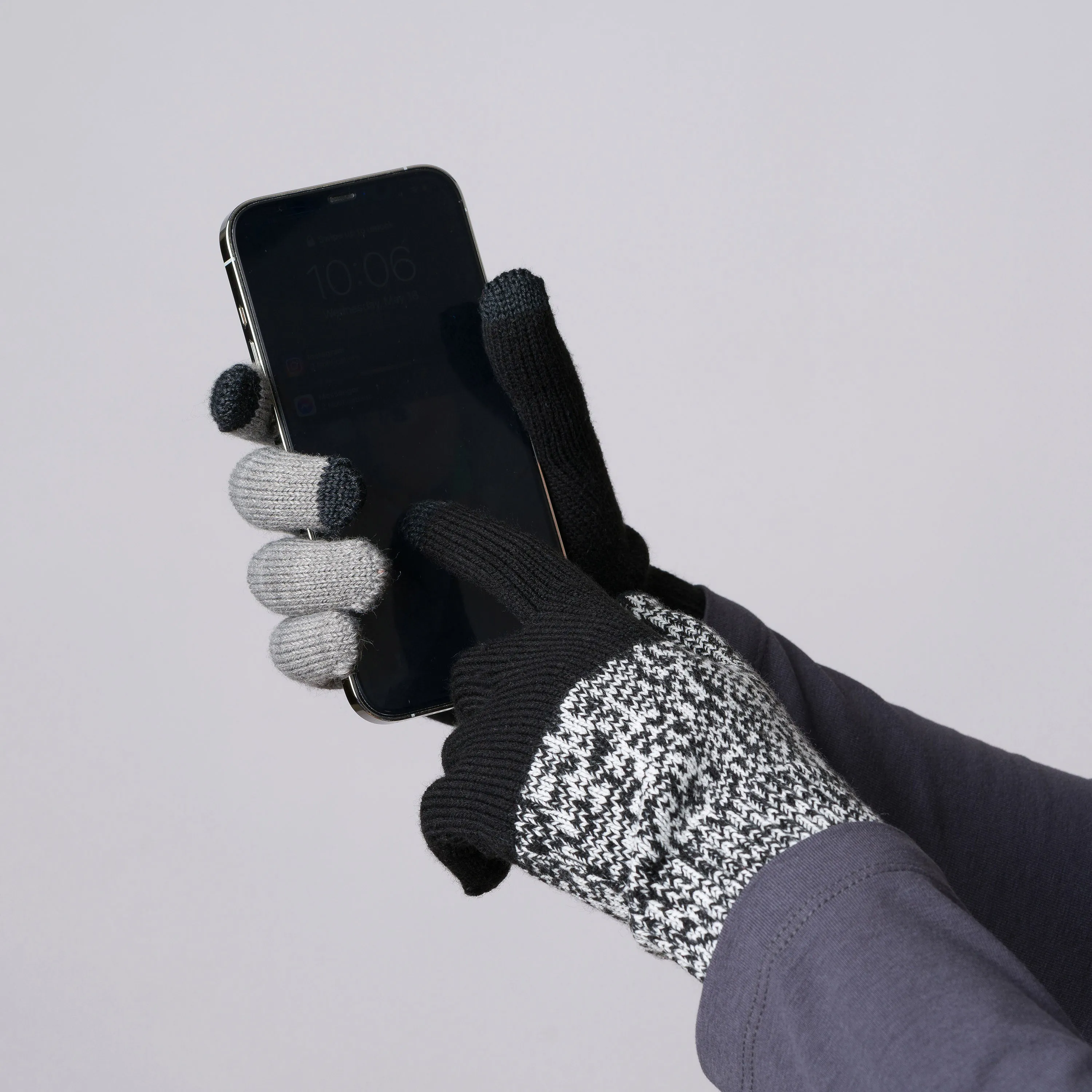 Pair & a Spare Colorblock Touchscreen Gloves - Black Gray sold by Moma product image thumbnail 3