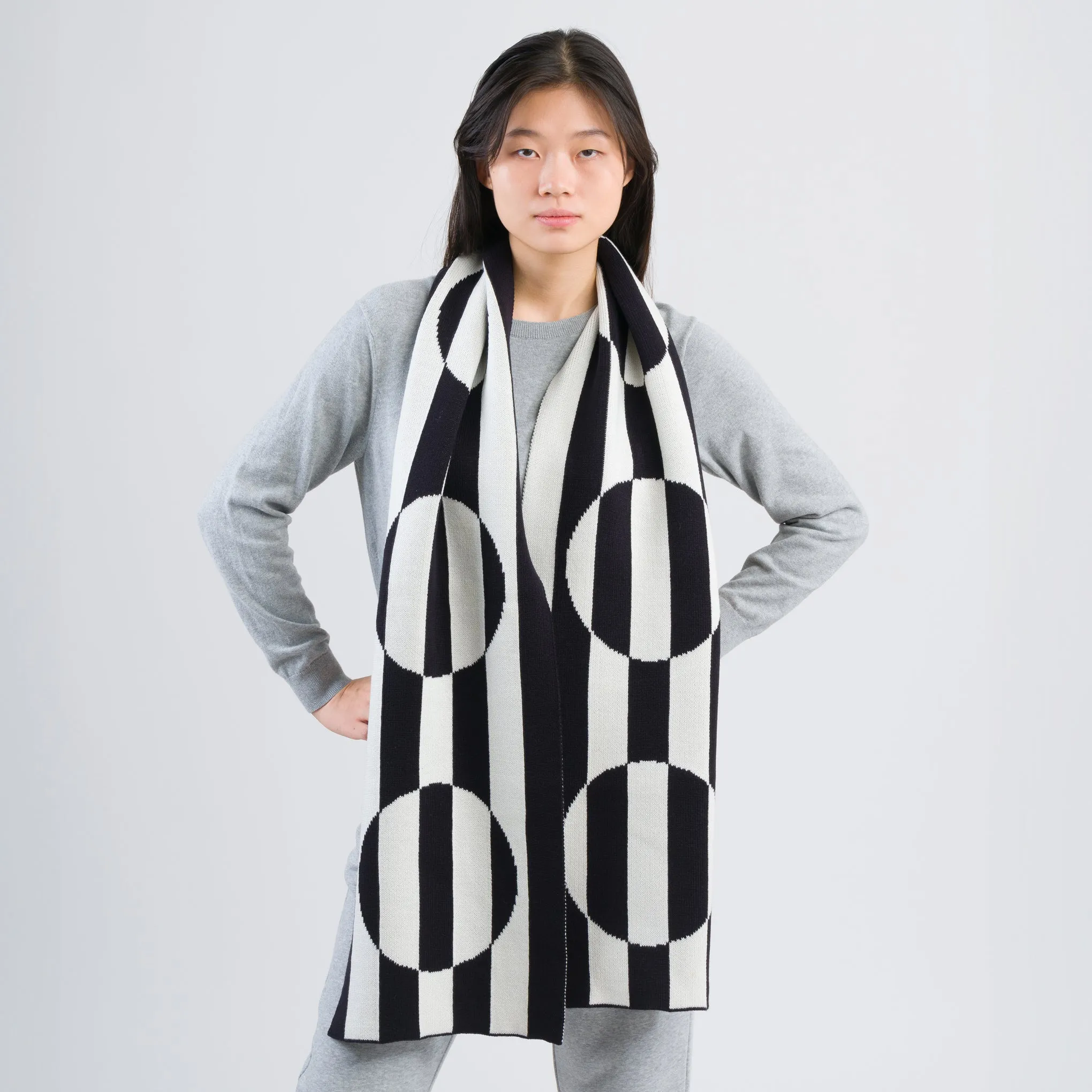 Verloop Oversized Contrast Dot Scarf sold by Moma product image thumbnail 5