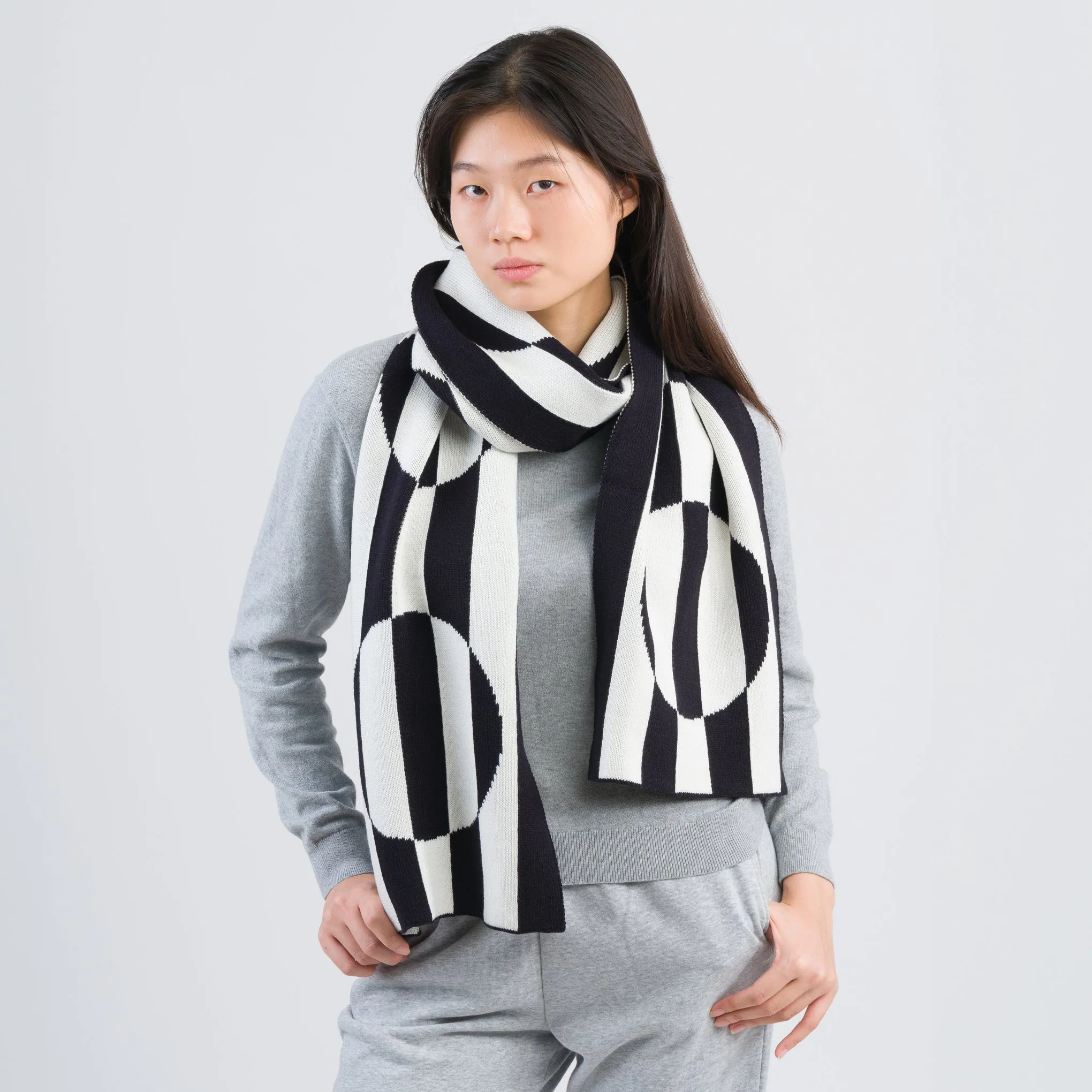 Verloop Oversized Contrast Dot Scarf sold by Moma product image thumbnail 2