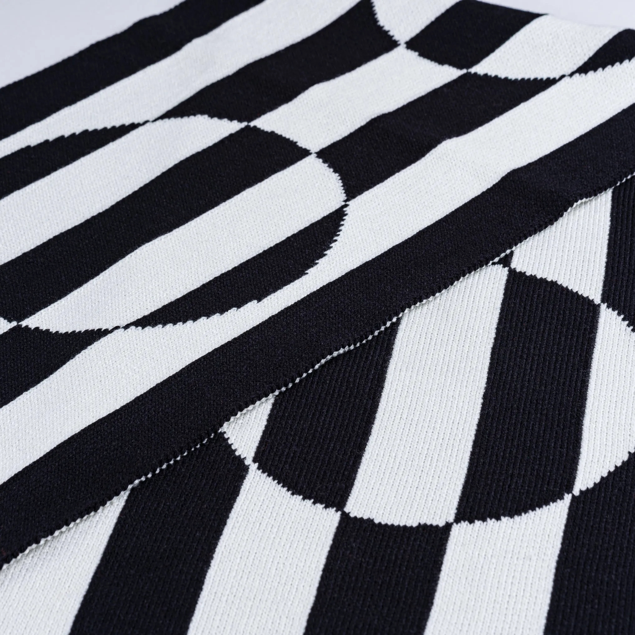 Verloop Oversized Contrast Dot Scarf sold by Moma product image thumbnail 4