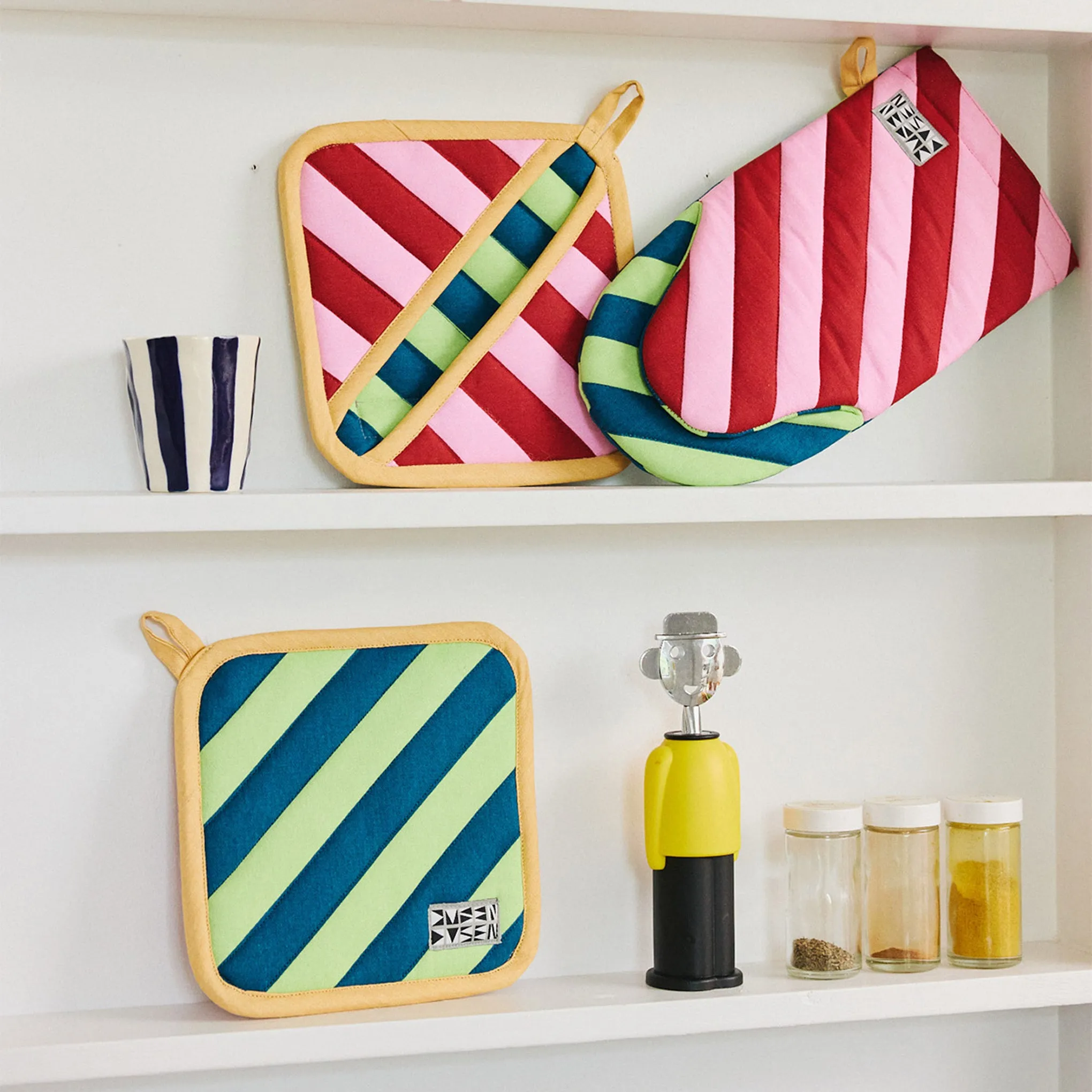 Dusen Dusen Oven Mitt - Brioche sold by Moma product image thumbnail 2