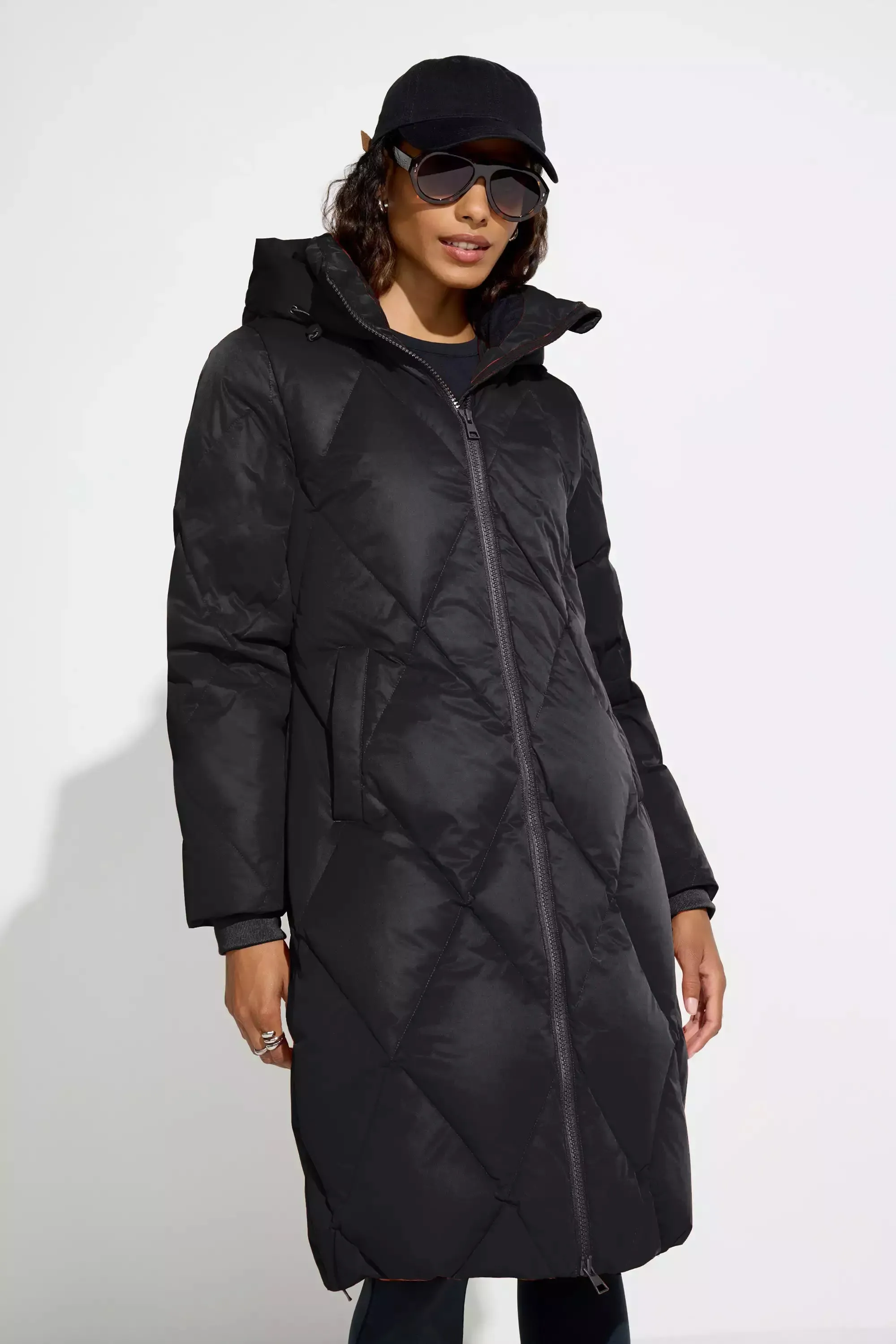 The RDS 700 Fill Power GRS Certified Recycled Poly Diamond-Quilted Parka - Black sold by Mondetta product image thumbnail 2
